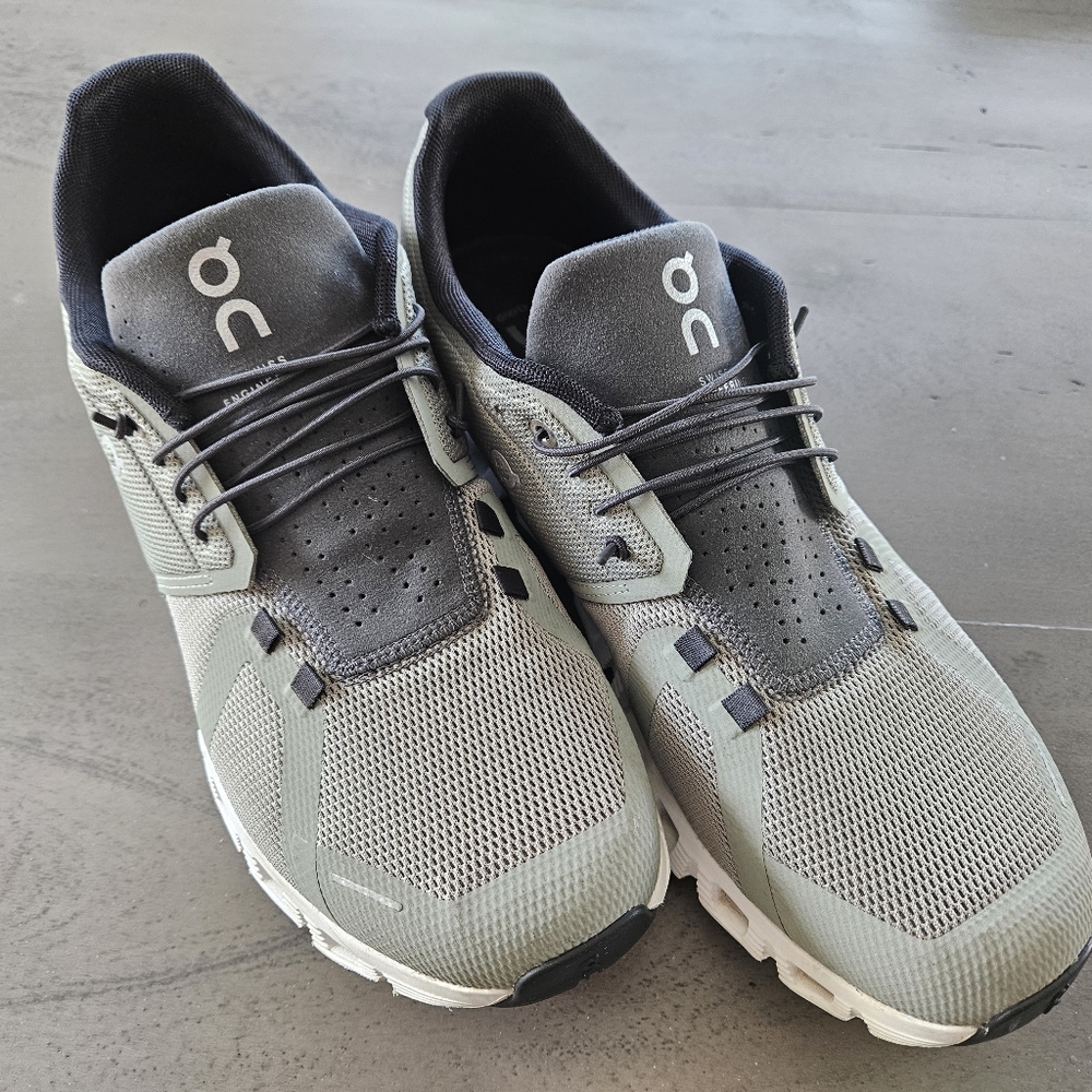 On Cloud running shoes SZ 10.5